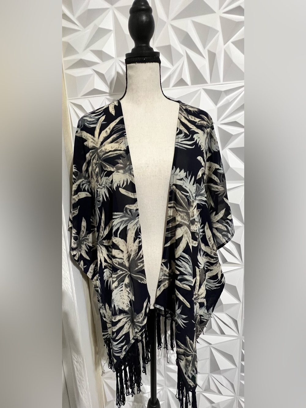 Blu Pepper Shawl Beach Coverup Tropical Print - One Size